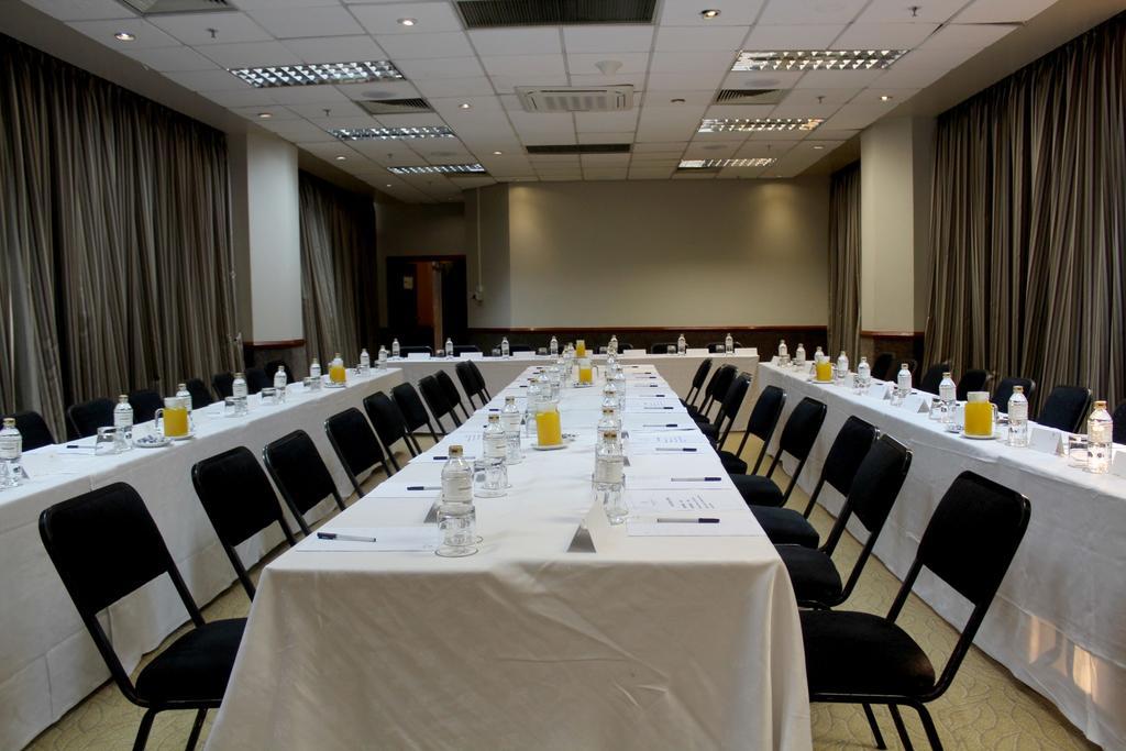 Hotel Monomotapa Harare Exterior foto